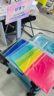 昨日・今日は、
色フェスin新潟にて
イノチグラスサポートカラー診断を
させて頂きました🌈

イノチグラスを横浜に作りに来てくださった方が、
この会の運営をされていて、
お声がけ頂いたというご縁。

日頃、カラーに関わる皆さまが集まる場所、
どんなリアクションを頂けるか、
ドキドキしましたが、
受けてくださった方の感性と高さと
笑顔に勇気を頂き、
そして、新しいご縁もたくさんあり、
充実の時間でした✨

新潟色フェスのみなさま
ありがとうございました！🍀

#色フェス新潟
#新潟色フェス
#イノチグラス